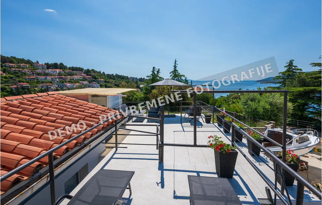 Terasa i eksterijer apartmana Prvi kat u Rapcu — privremena demo fotografija
