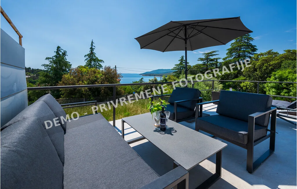 Terasa i eksterijer apartmana Prvi kat u Rapcu — privremena demo fotografija