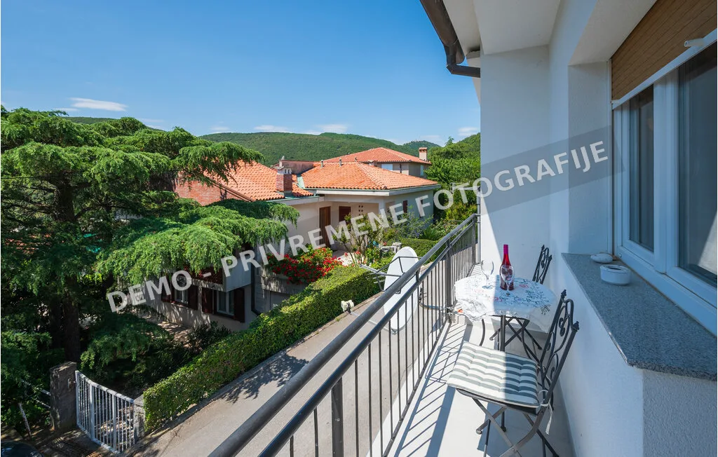 Terasa i eksterijer apartmana Prvi kat u Rapcu — privremena demo fotografija